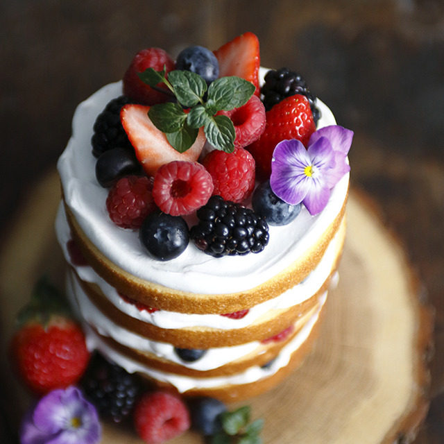 バームクーヘンで簡単！ ネイキッドケーキの作り方