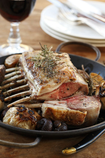 パーティー料理にもおすすめ“ラムラック・ロースト”