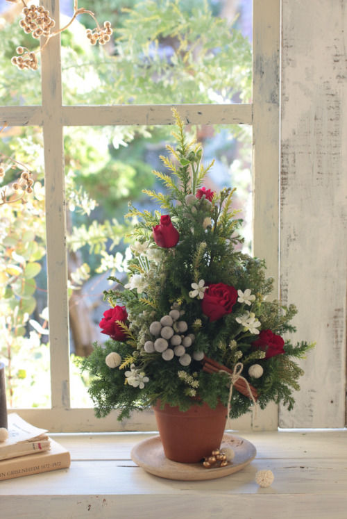 まだ間に合う！　フラワーアレンジでクリスマスツリー