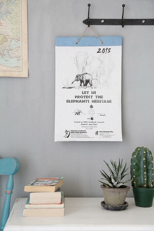 ゾウの糞から作ったカレンダーって何?