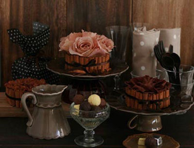 バレンタインのテーブルフラワー「シナモンスティックを使ったタルト風アレンジ」