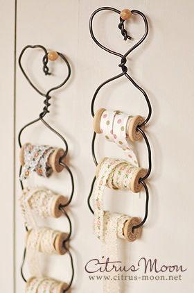 １００均糸巻きとワイヤーで、おしゃれなリボン収納