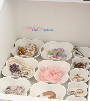 １００円皿でアクセサリー入れ