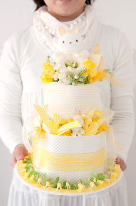 出産のお祝いに！「ダイパーケーキ」