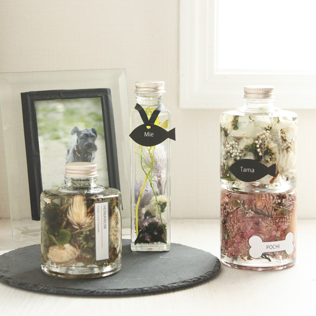 お手入れ不要のハーバリウム♪虹の橋を渡ったペットの仏花に