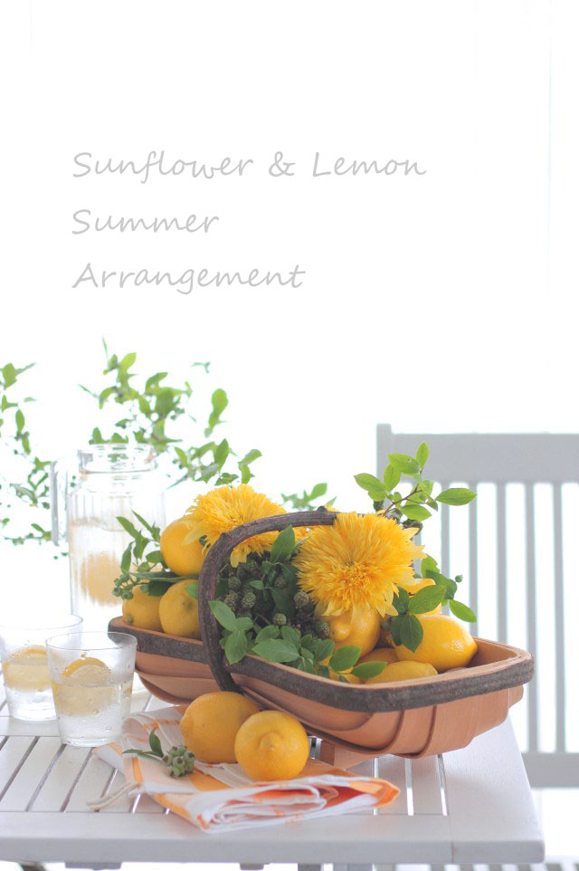 レモンイエローの八重咲きひまわりで、夏のアレンジ
