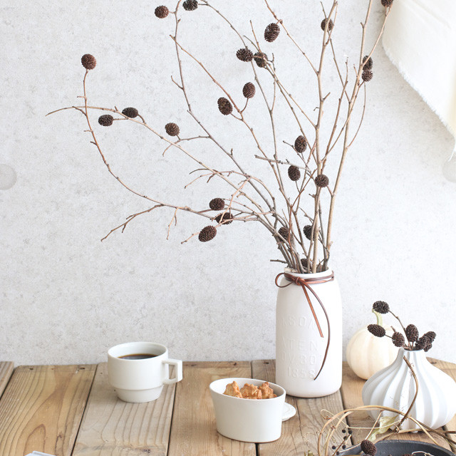 ヤシャブシの実で、たちまち秋のインテリア　長さ別の飾り方ポイントつき