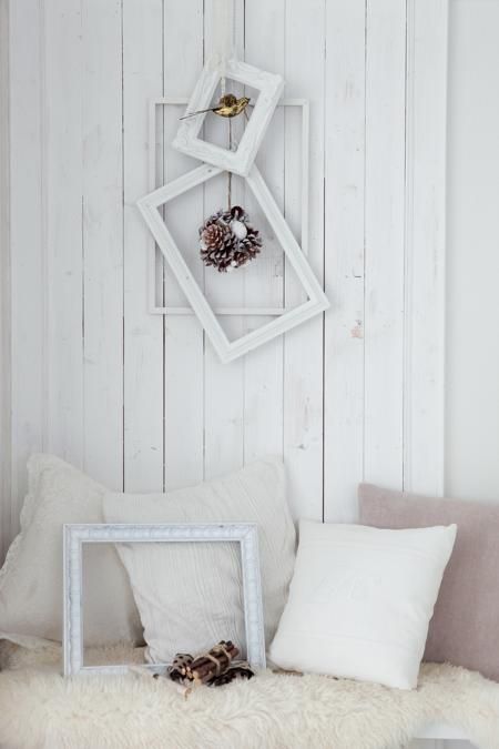 フレームは重ねて飾ると、新鮮＆おしゃれ！