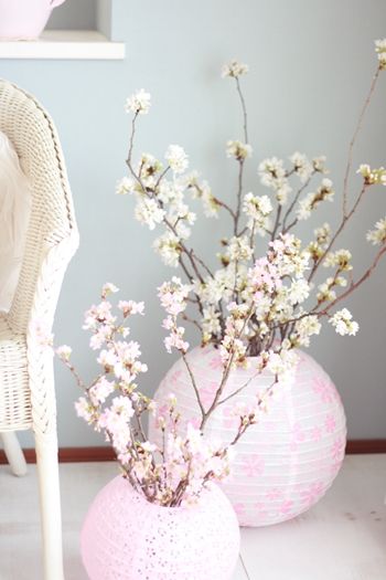 １００円紙提灯を使って桜を活ける