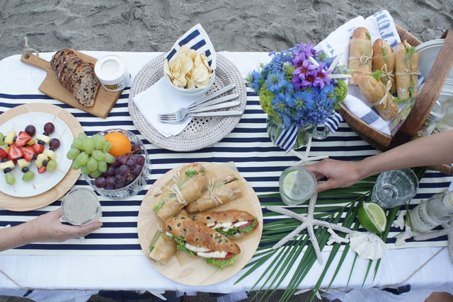 大人の海辺ピクニック ～ 超簡単！アウトドアギャザリングにぴったりのフード＆ドリンク
