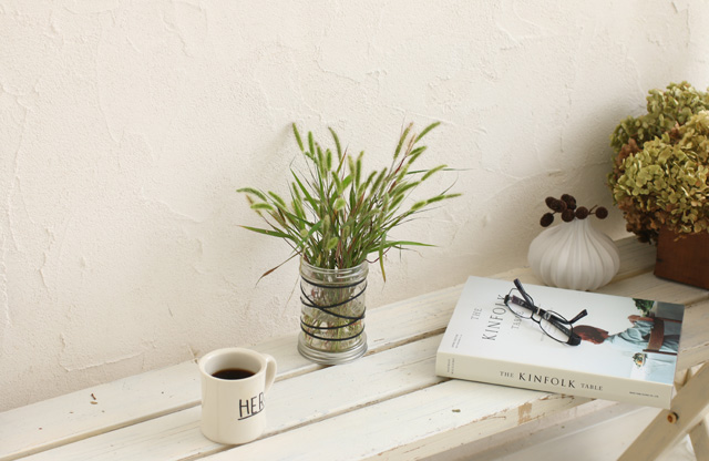 ネコジャラシを摘んで飾って、リラックスな秋の一日