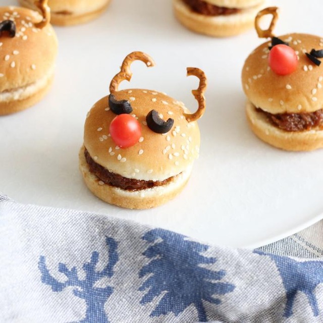 【クリスマスレシピ】食べられるトナカイさん　ハンバーガー＆いなり寿司