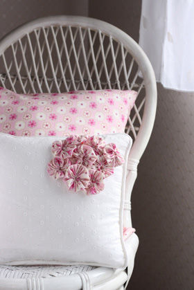 ヨーヨーキルトでインテリアに春をお取り寄せ