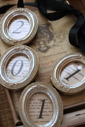 ミニフレームでつくるアクセサリー感覚のインテリア小物