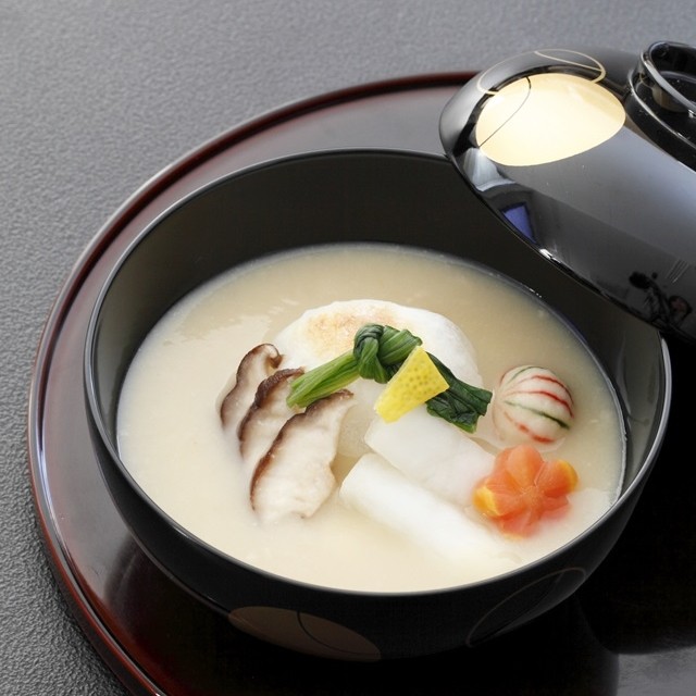 お雑煮を彩りよく盛りつけるコツつき　白味噌のお雑煮レシピ