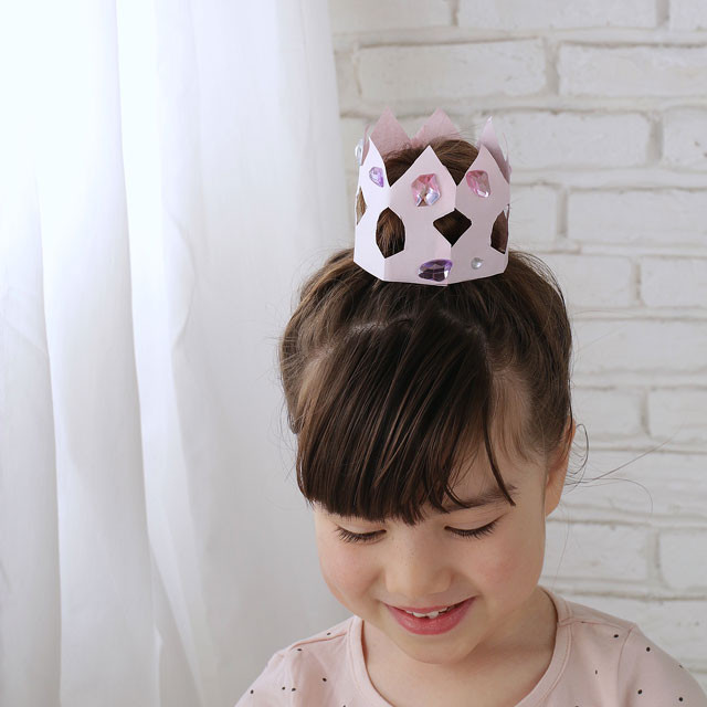 あそび育★セリアのパステル折り紙とジュエリーシールでお姫さまティアラづくり