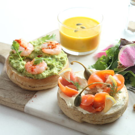 定番トッピングで簡単オシャレなベーグルのオープンサンド