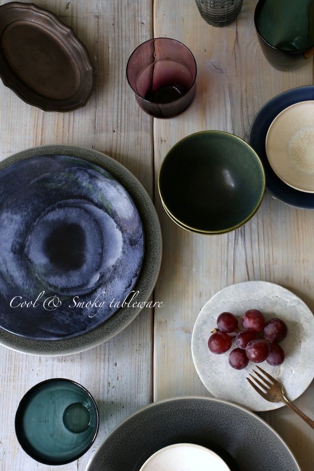 テーマは“クール＆スモーキー” 　大人カラーで夏のテーブルを涼しく演出
