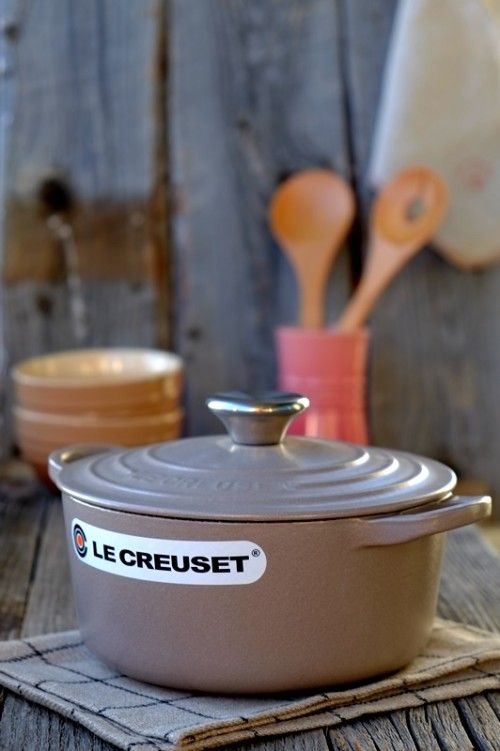 ル・クルーゼの新色「グレージュ」は、色合わせで楽しんで♪