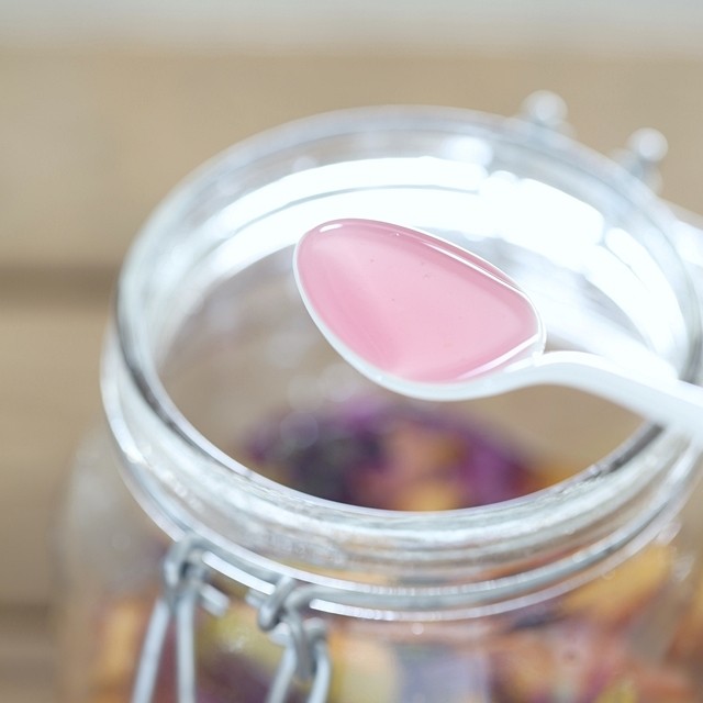 ハーブでほんのりピンク色～美味しすぎる、かりん喉用シロップの作り方～