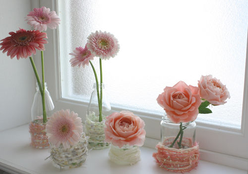 ガラス瓶をかわいい毛糸でドレスアップ