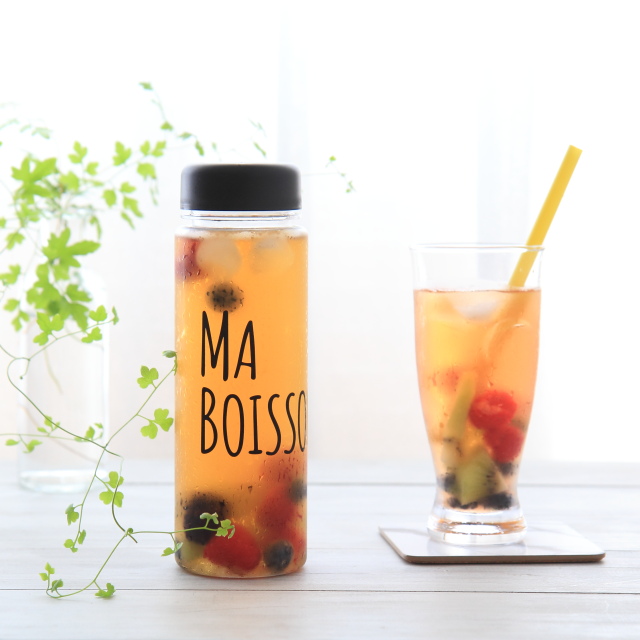 暑い夏はビタミンたっぷりのフルーツ入りアイスティーで、見た目もお肌も美しく！