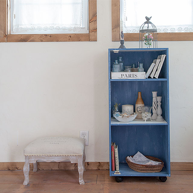 週末ペイントDIY♪ カラーボックスを簡単リメイク：上品な質感に塗り替えよう！