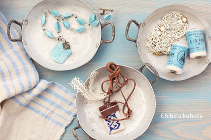 アンティークプレートをアクセサリーケースに