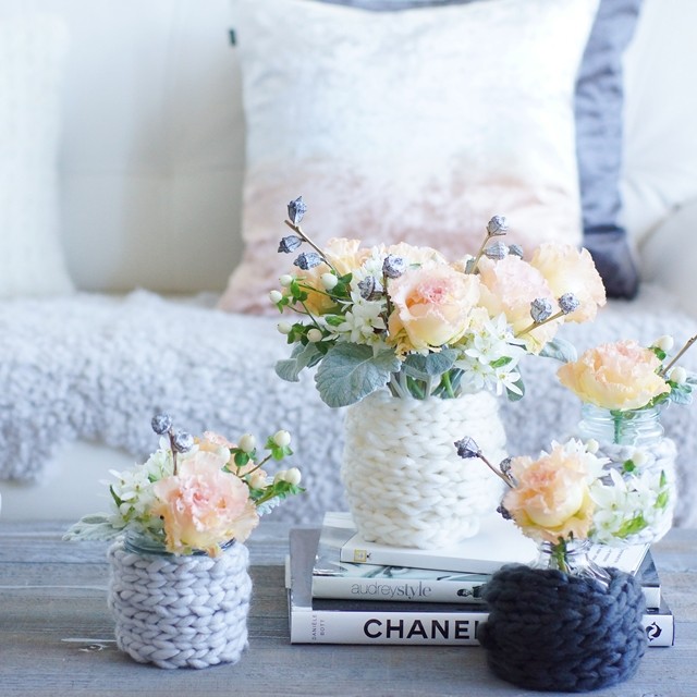 【秋の花色配色】アプリコットピンク＆シルバー　100均毛糸で花瓶もほっこり冬支度♪