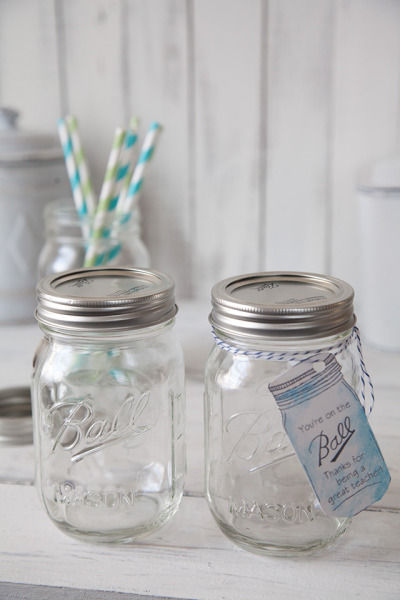 Mason jarをペイントして、ふんわりフラワーベース