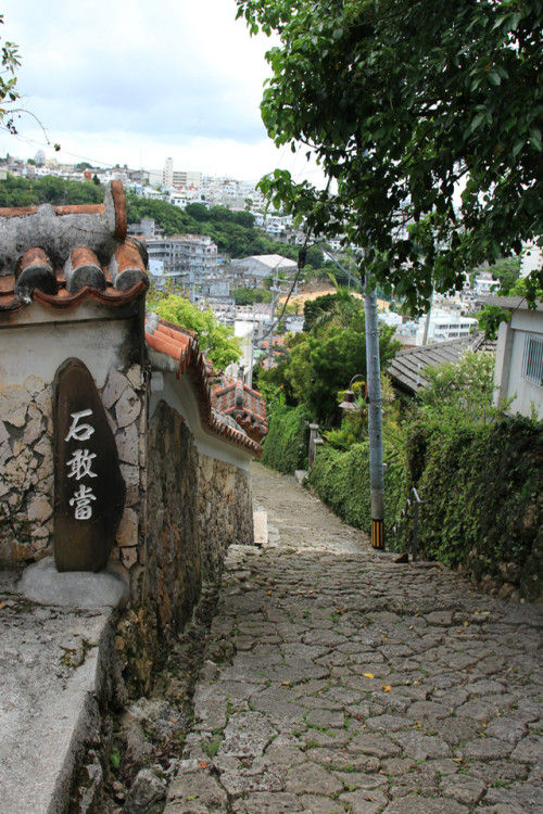 いにしえの琉球へタイムスリップ！　古都・首里の石畳の道とパワースポットめぐり