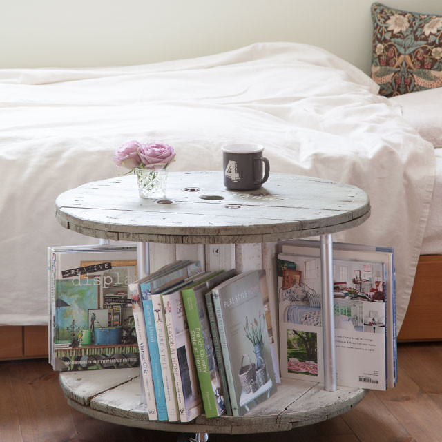 電線ドラムをペイント＋ＤＩＹでアップサイクル。テーブルシェルフへの変身