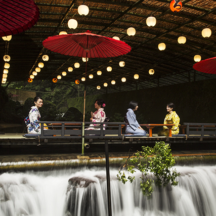 夏の京都・貴船「料理旅館ひろ文」で楽しむ川床料理