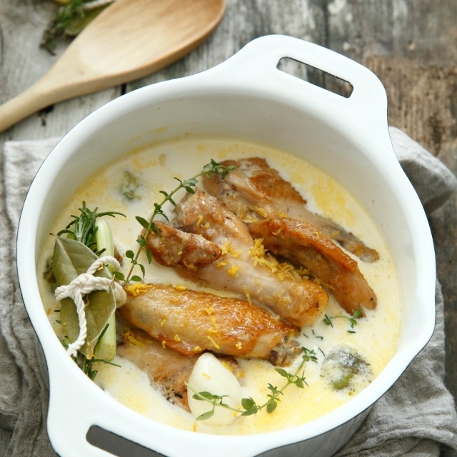 ほっこり温まるクリーム味をさっぱりと　鶏肉のレモンミルク煮