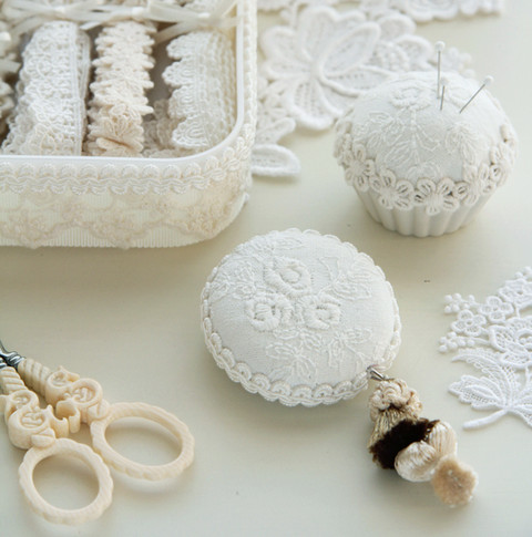 100均グッズの簡単カルトナージュ～ハギレでできるマカロンメジャー