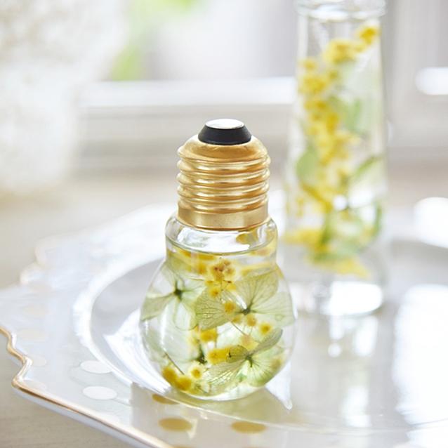 乾燥してパサパサになったミモザをフワフワに復活！ 「ハーバリウム」でリメイク