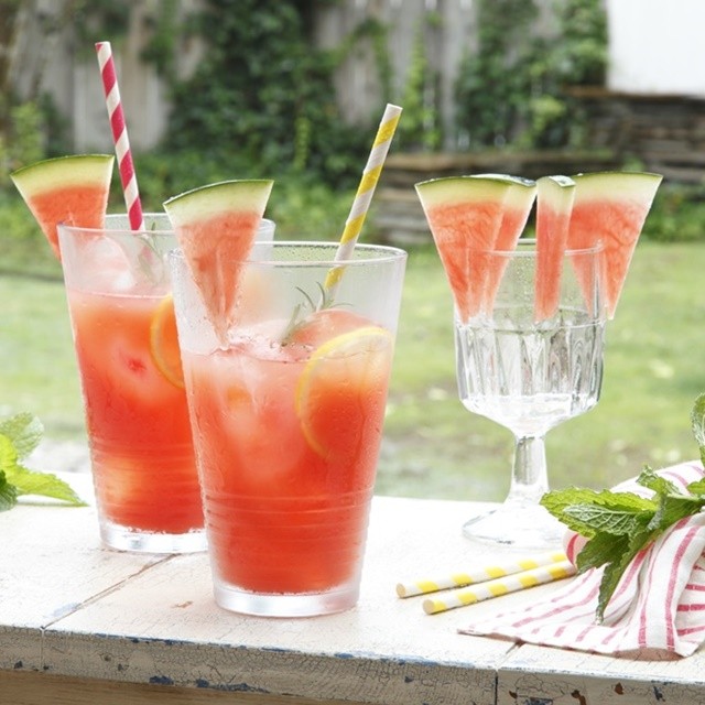 夏バテを楽しく解消♪ 丸ごとスイカでドリンクパーティー