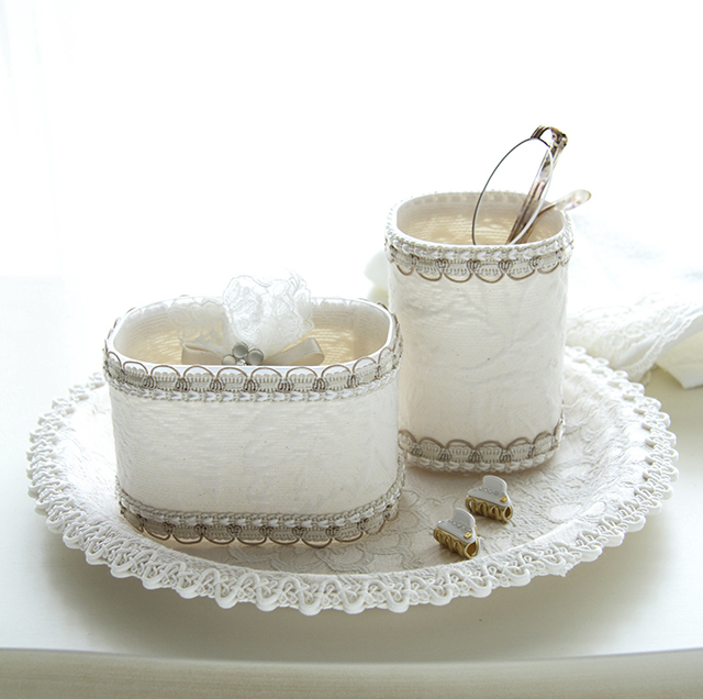 100均グッズの簡単カルトナージュ～あったら便利メガネスタンドづくり♪～