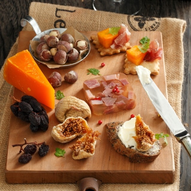 秋の味覚でワインに合うおつまみはいかが？　～イチジクの生ハム巻き、手作り干しぶどう