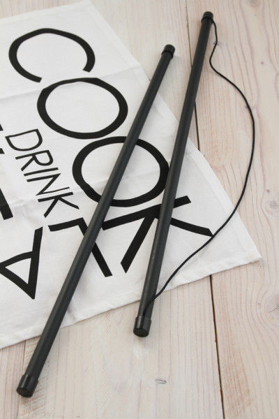 タイポグラフィーのタペストリーと超・シンプル収納グッズ　～　「ナチュラルな暮らしのヒント」から