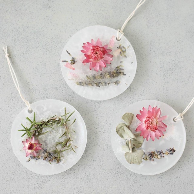 ダイソーのワックスとシリコン型で作る♪ ボタニカルなオーナメント