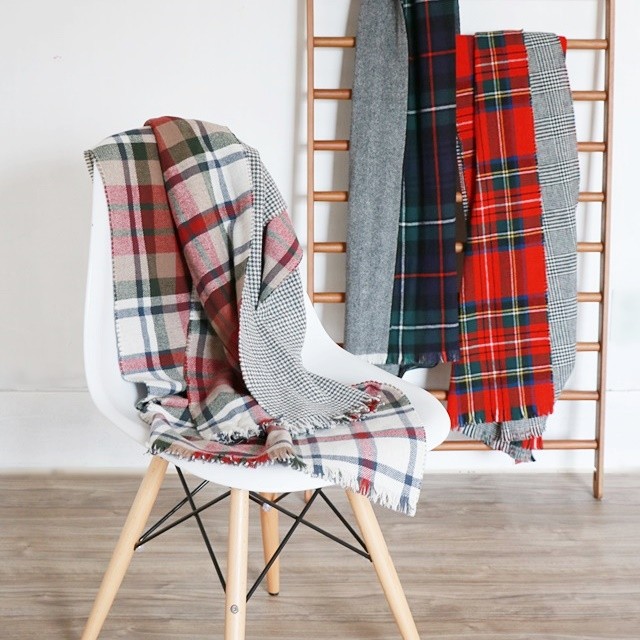 巻くだけじゃない!! 大判ストール活用法