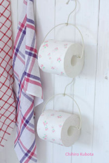 １００円ワイヤーのトイレットペーパーホルダー