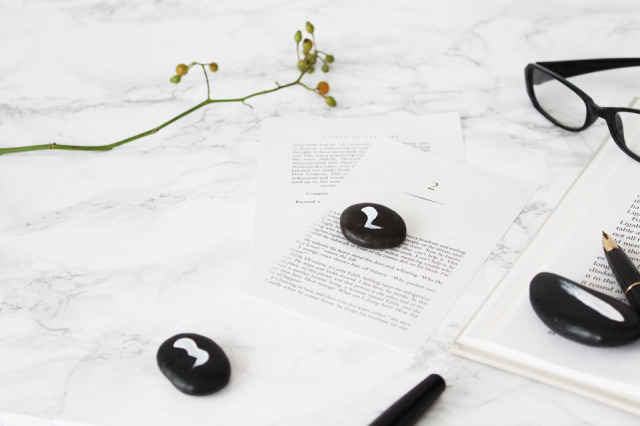 手書きがかわいい！ 大人かわいい石のペーパーウェイト