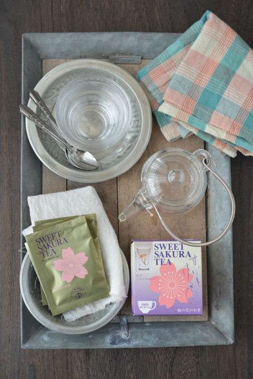 器の中で花開く姿にうっとり…　桜茶で気軽にお花見気分
