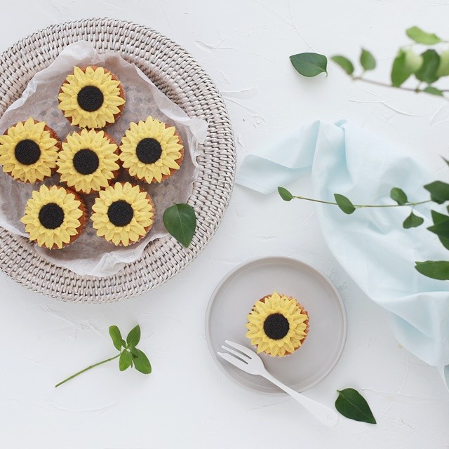 夏休みに～ 簡単可愛い！ 100均の絞り袋1枚で作るひまわりフラワーケーキ