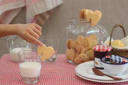 カップにちょこん　ハートクッキー
