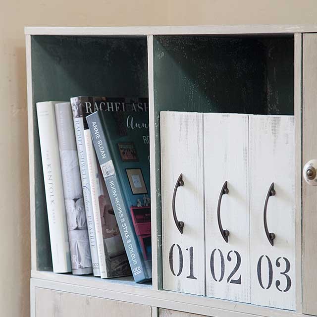 人気のステンシルをフレンチシックにミックス！　100均ファイルでおしゃれな隠す収納