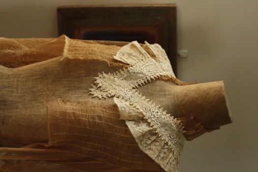 ジャンクエレガンスに飾って楽しむアンティークの付け襟