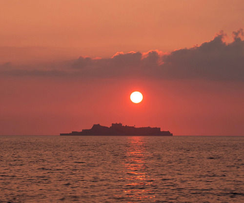 長崎・軍艦島 ～ 明治日本の産業革命遺産として世界文化遺産勧告へ